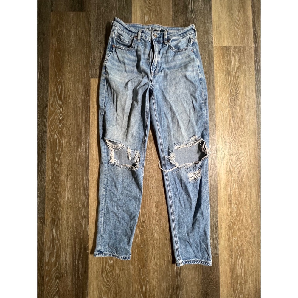 American Eagle Strigid Mom Jeans Women 6 Light Wash Good Distressed High Rise